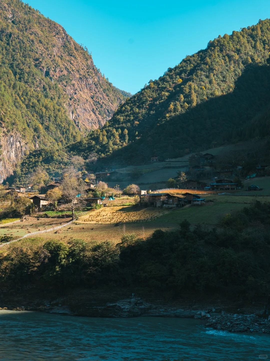 云南旅游,云南旅行社,云南團建公司,云南策劃公司,云南會議會展,怒江旅游,怒江旅行社,怒江團建公司,怒江策劃公司,怒江會議會展：茶馬古道上的活化石村落，霧里看“仙”！ | 峽谷間的時序詩篇